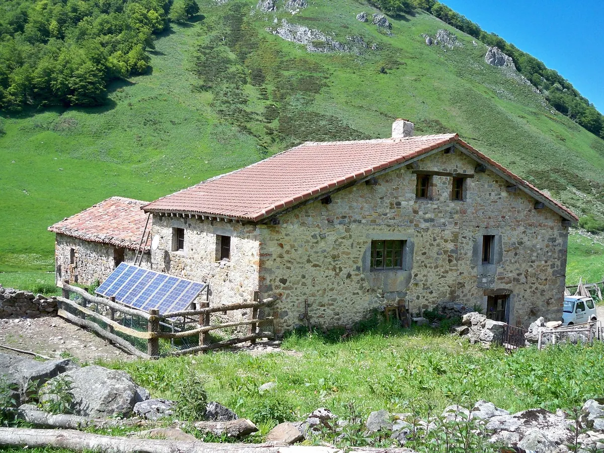 Off-Grid Cabins in Wales: A Comparison of Three Stay Styles