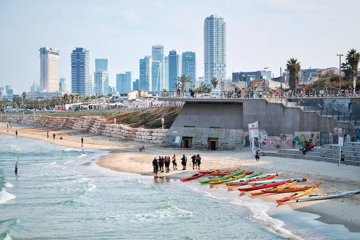 Sea Kayaking for Beginners: What to Expect on Your First Coastal Trip